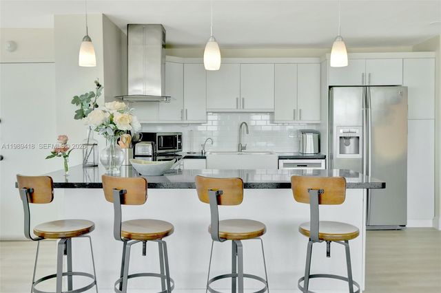 7135 Collins Ave 1105, Miami Beach, FL 33141