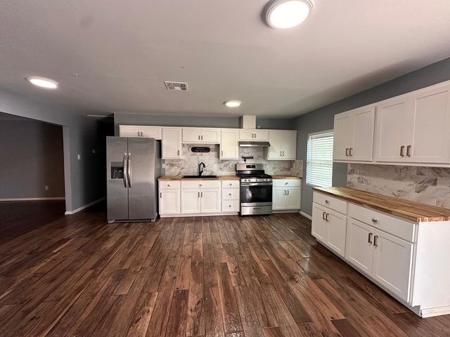 2120 Chestnut Lane, Pasadena, TX 77502