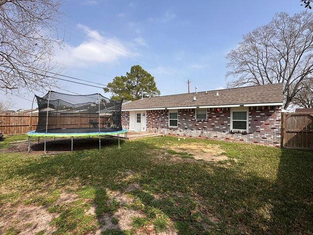 2120 Chestnut Lane, Pasadena, TX 77502