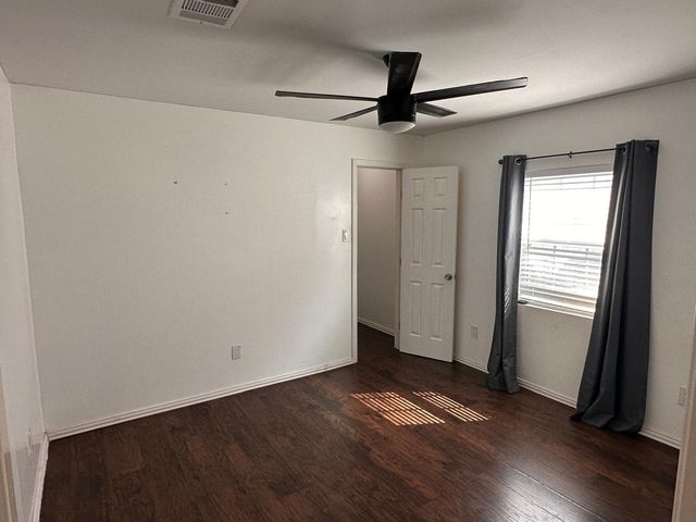 2120 Chestnut Lane, Pasadena, TX 77502