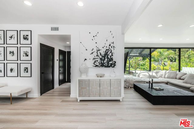 4961 Marmol Drive, Los Angeles, CA 91364