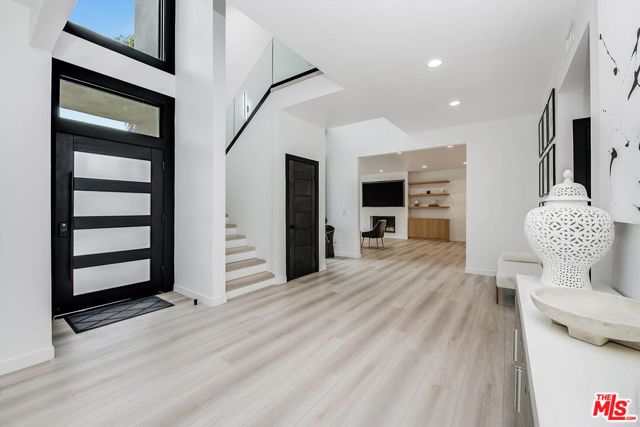 4961 Marmol Drive, Los Angeles, CA 91364