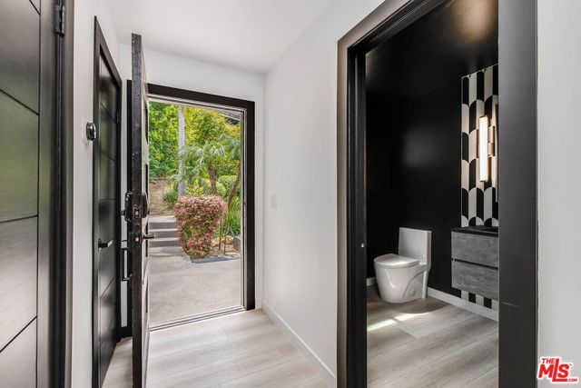 4961 Marmol Drive, Los Angeles, CA 91364
