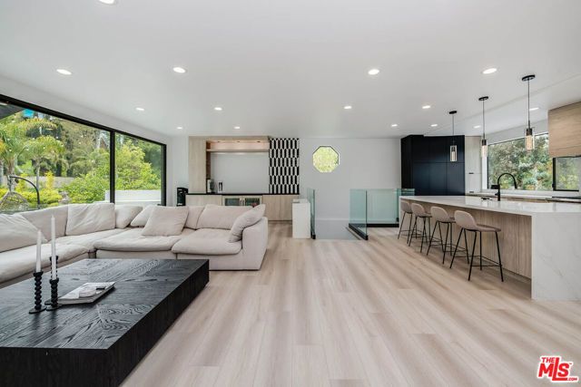 4961 Marmol Drive, Los Angeles, CA 91364