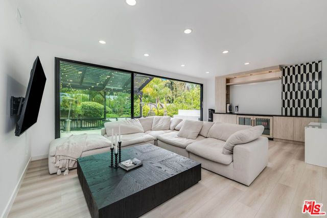 4961 Marmol Drive, Los Angeles, CA 91364