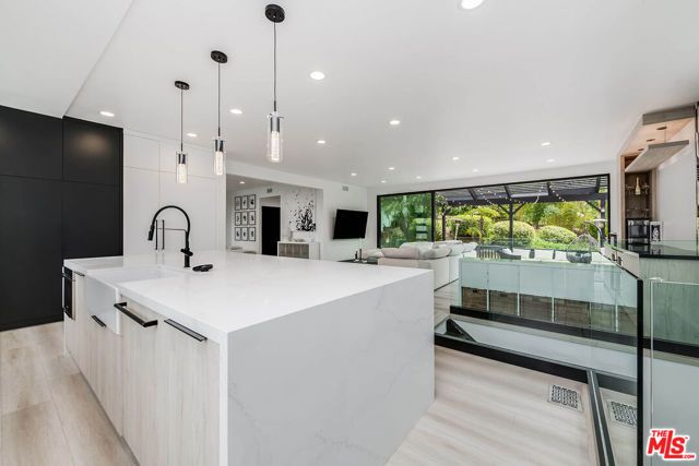 4961 Marmol Drive, Los Angeles, CA 91364