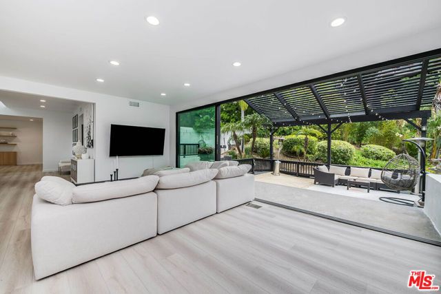 4961 Marmol Drive, Los Angeles, CA 91364