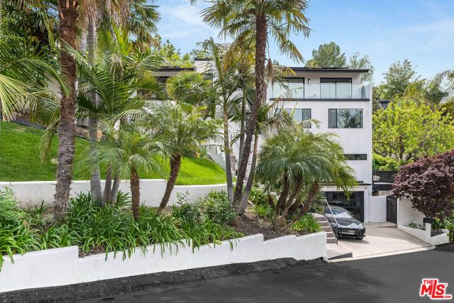 4961 Marmol Drive, Los Angeles, CA 91364