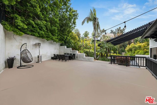4961 Marmol Drive, Los Angeles, CA 91364