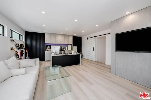 4961 Marmol Drive, Los Angeles, CA 91364
