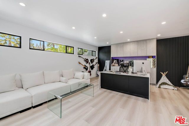 4961 Marmol Drive, Los Angeles, CA 91364