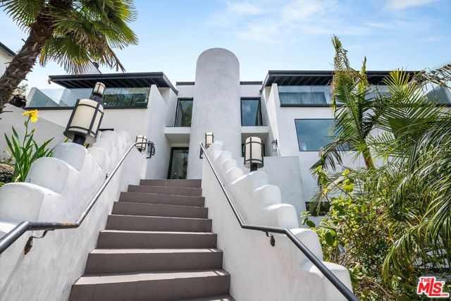 4961 Marmol Drive, Los Angeles, CA 91364