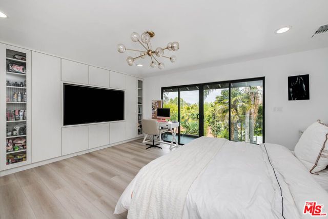 4961 Marmol Drive, Los Angeles, CA 91364