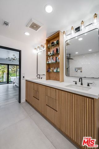 4961 Marmol Drive, Los Angeles, CA 91364