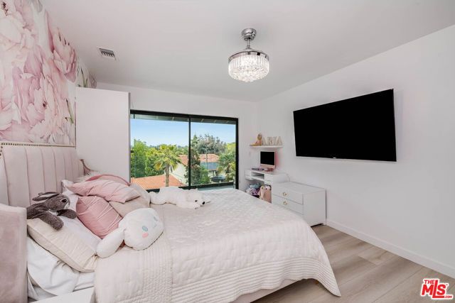 4961 Marmol Drive, Los Angeles, CA 91364
