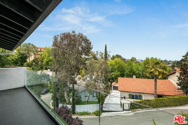 4961 Marmol Drive, Los Angeles, CA 91364