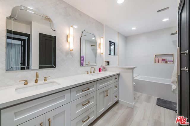 4961 Marmol Drive, Los Angeles, CA 91364
