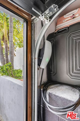 4961 Marmol Drive, Los Angeles, CA 91364