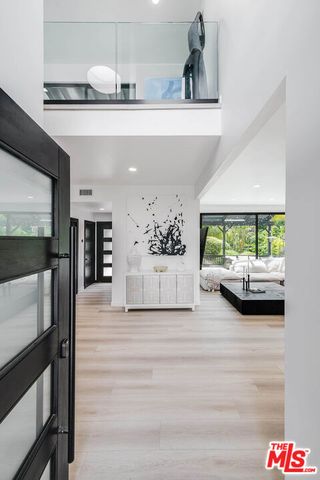 4961 Marmol Drive, Los Angeles, CA 91364