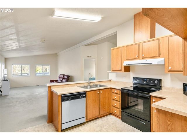 2305 FISHER Rd, Salem, OR 97305