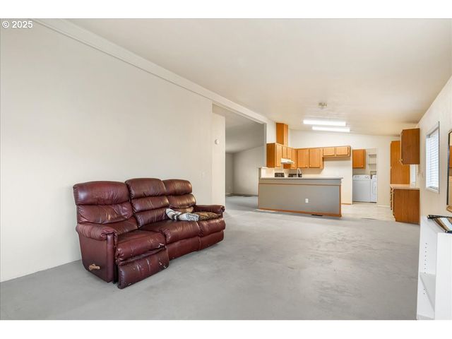 2305 FISHER Rd, Salem, OR 97305