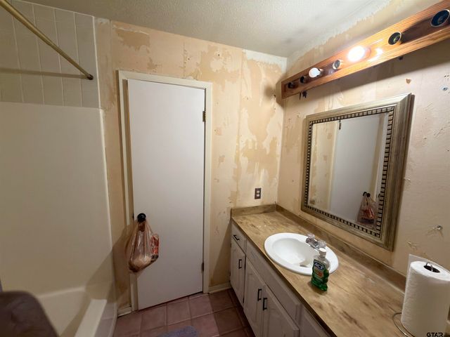 100 HOLLYWOOD, Arp, TX 75750