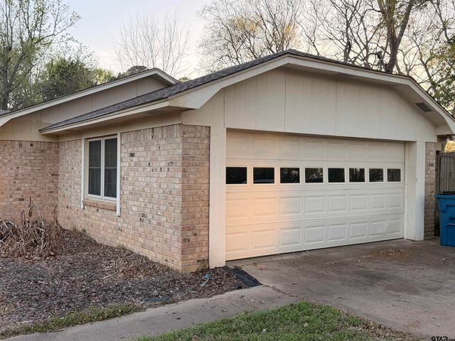 100 HOLLYWOOD, Arp, TX 75750