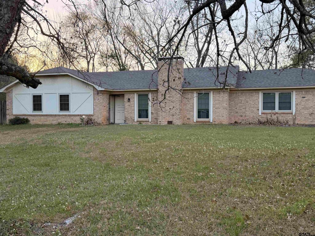 100 HOLLYWOOD, Arp, TX 75750