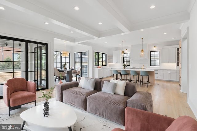 1709 N HARVARD ST, Arlington, VA 22201