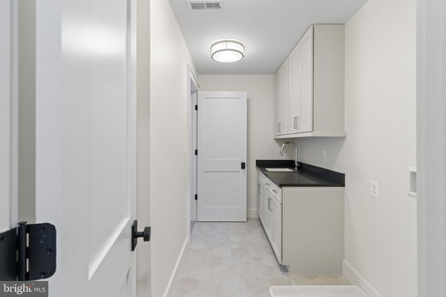 1709 N HARVARD ST, Arlington, VA 22201