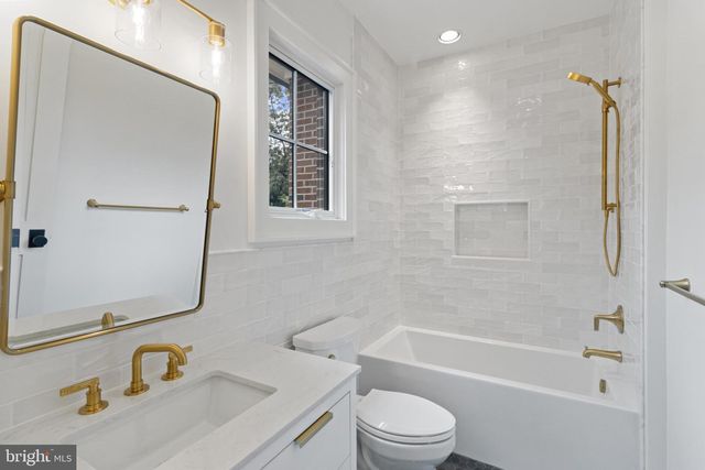 1709 N HARVARD ST, Arlington, VA 22201