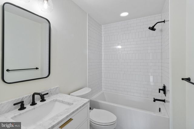 1709 N HARVARD ST, Arlington, VA 22201