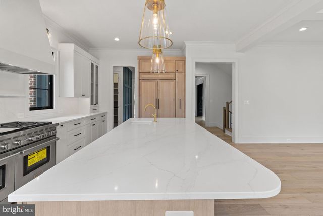 1709 N HARVARD ST, Arlington, VA 22201