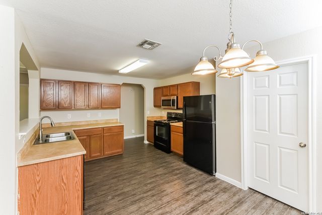 8422 Silver Brush, San Antonio, TX 78254