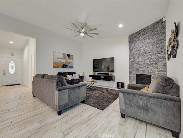 11515 Tamarisk Avenue, Hesperia, CA 92345