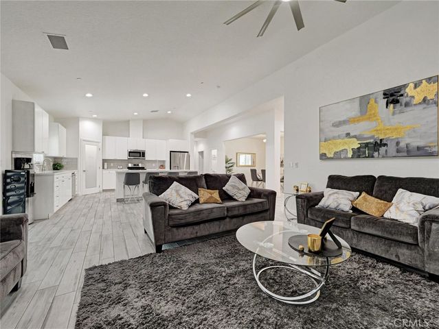 11515 Tamarisk Avenue, Hesperia, CA 92345