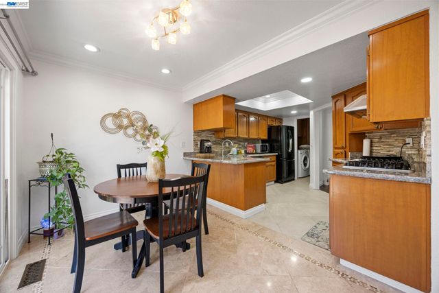 2859 El Capitan Dr, Pleasanton, CA 94566