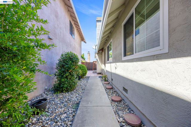 2859 El Capitan Dr, Pleasanton, CA 94566