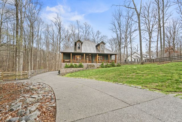 1073 Split Rail Cir, Kingston Springs, TN 37082