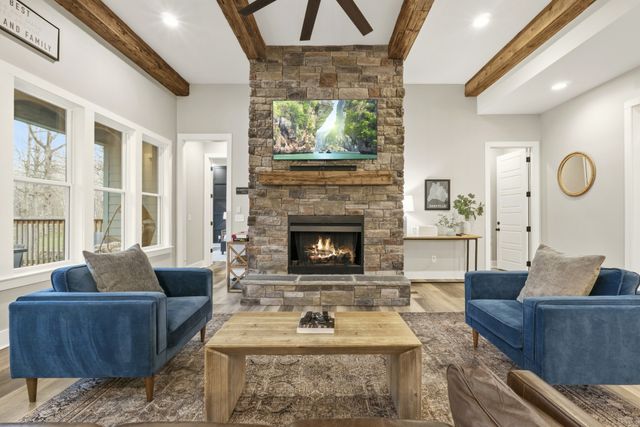 1073 Split Rail Cir, Kingston Springs, TN 37082