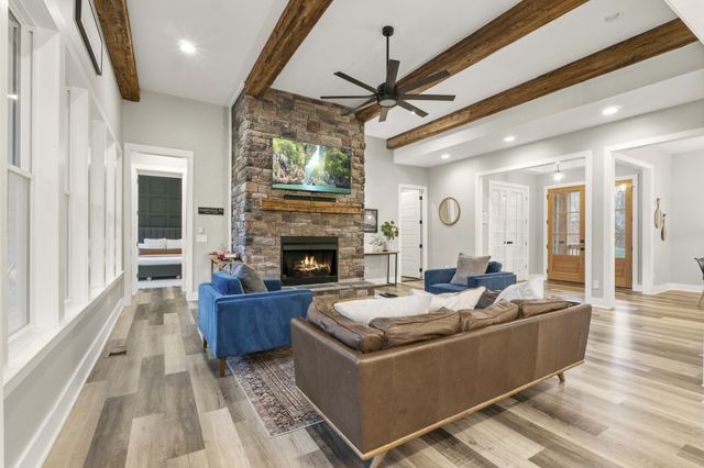 1073 Split Rail Cir, Kingston Springs, TN 37082