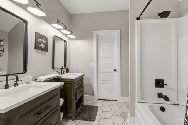 1073 Split Rail Cir, Kingston Springs, TN 37082