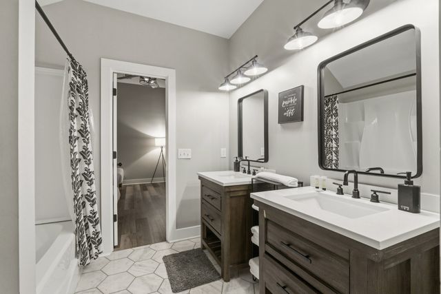 1073 Split Rail Cir, Kingston Springs, TN 37082