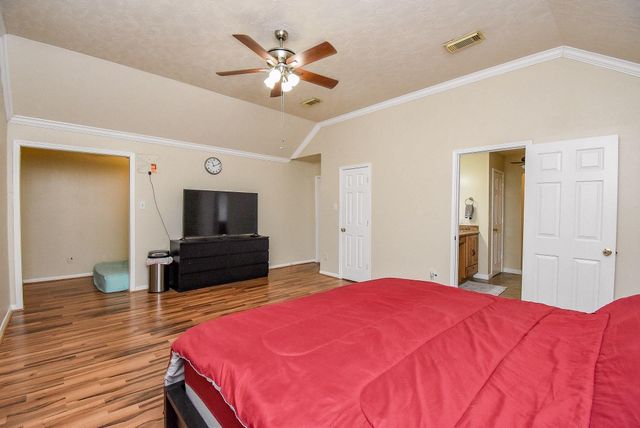 2235 Heatherwood Drive, Missouri City, TX 77489