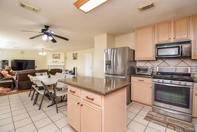 2235 Heatherwood Drive, Missouri City, TX 77489