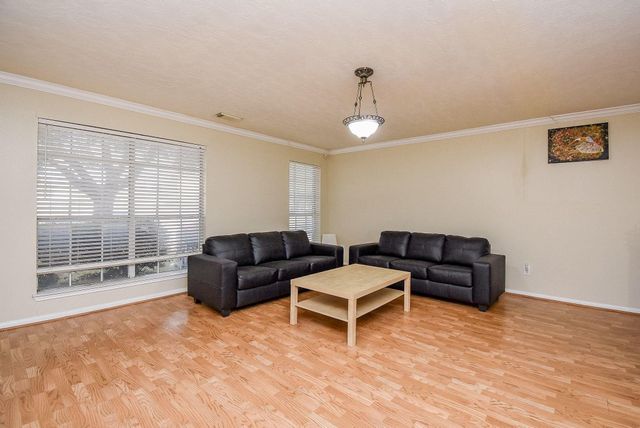 2235 Heatherwood Drive, Missouri City, TX 77489