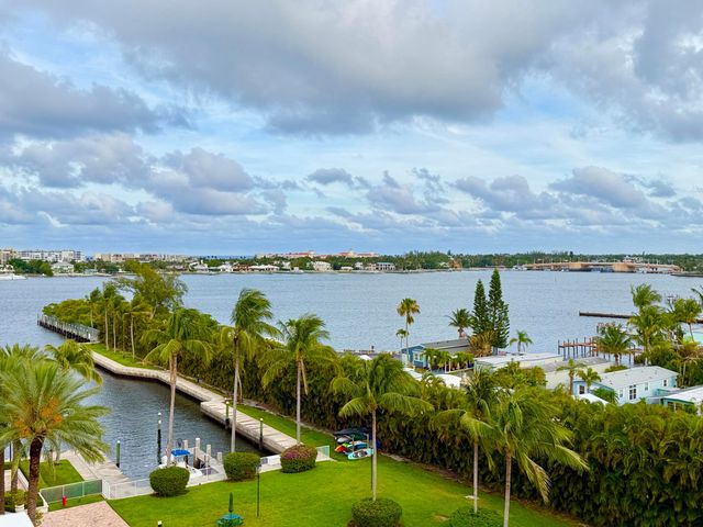 804 E Windward Way Ph15, Lantana, FL 33462