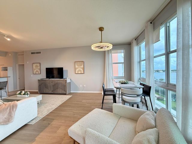 804 E Windward Way Ph15, Lantana, FL 33462