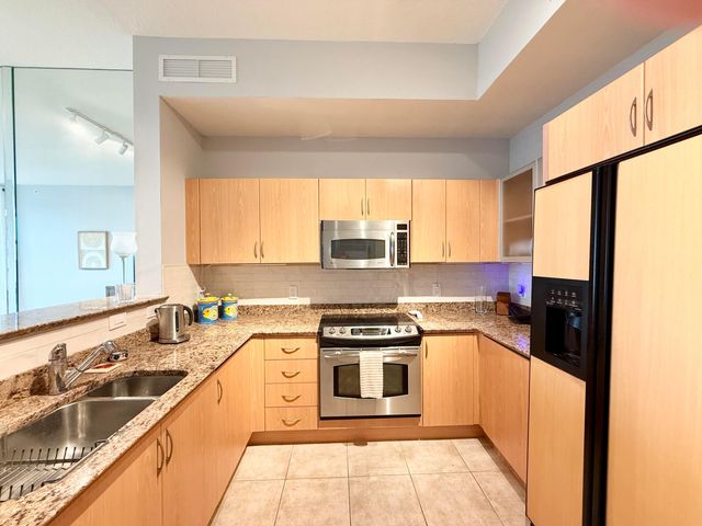 804 E Windward Way Ph15, Lantana, FL 33462