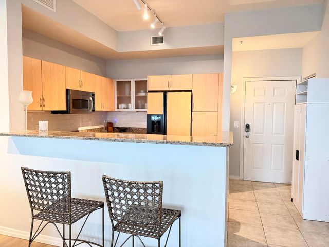 804 E Windward Way Ph15, Lantana, FL 33462